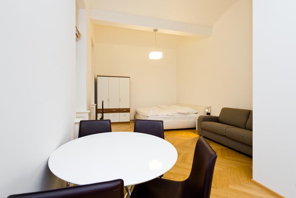 Modern Apartment Vsehrdova Praga Habitación foto