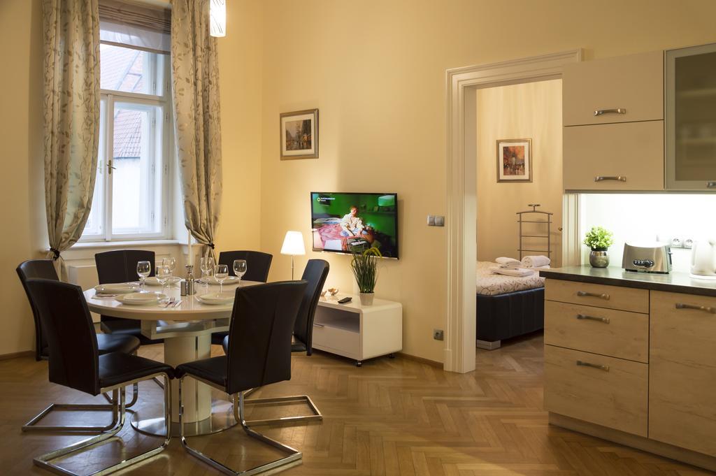 Modern Apartment Vsehrdova Praga Exterior foto