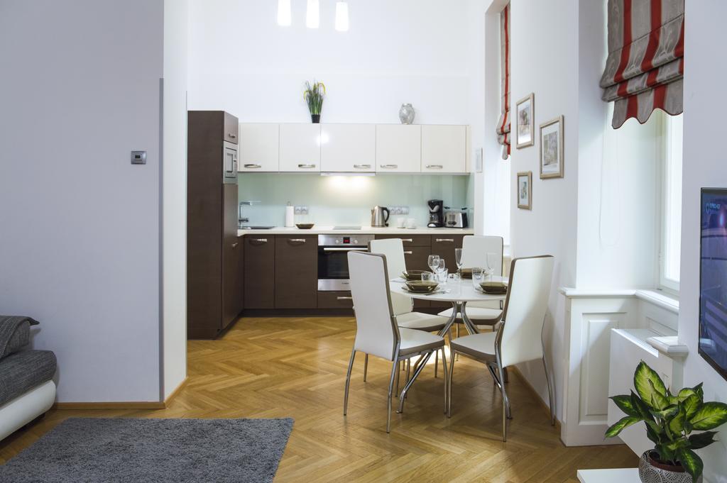 Modern Apartment Vsehrdova Praga Exterior foto